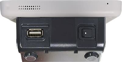 Передняя панель с кнопкой включения и USB портом на смарт-терминале ЭВОТОР